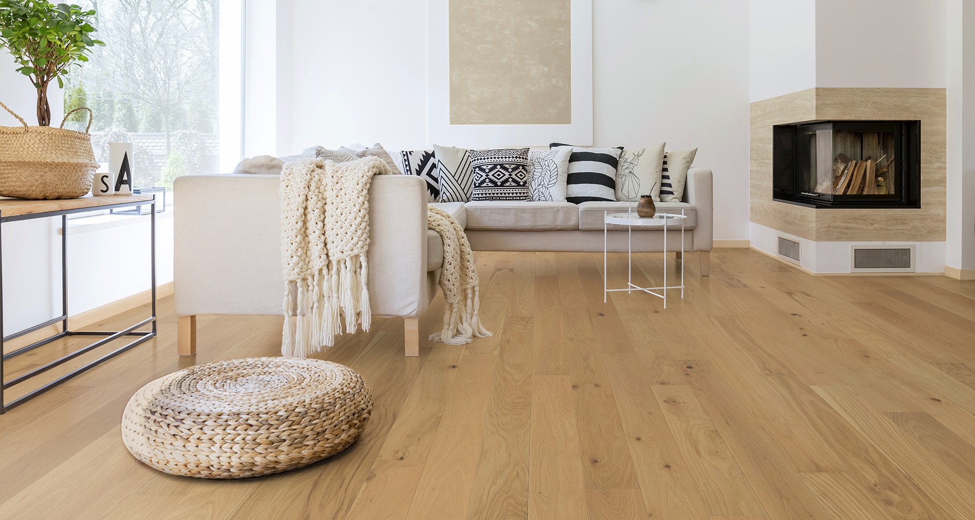 Pinnacle Room Scene Image 3